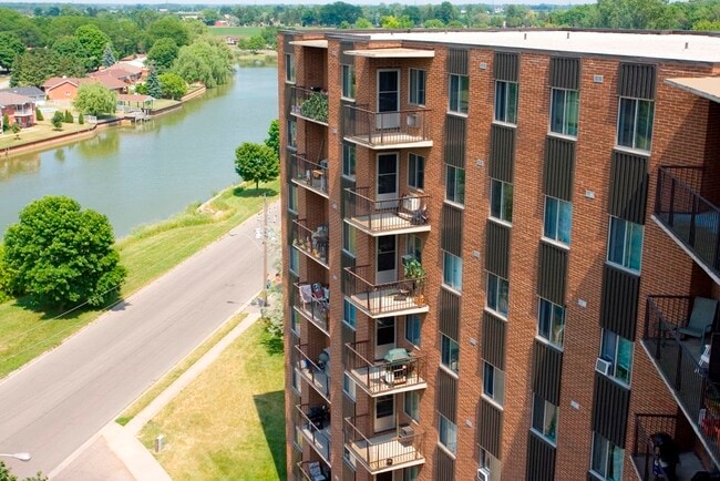 Building Photo - Riverview Towers