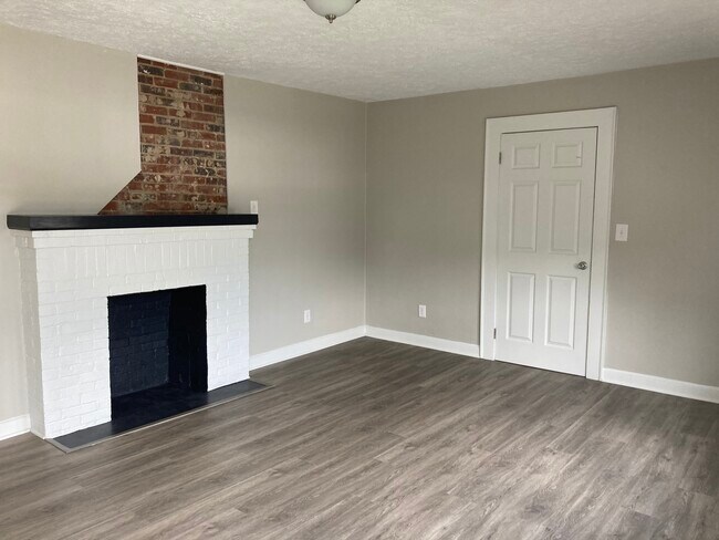 Building Photo - 2019 Lynn Ave SW