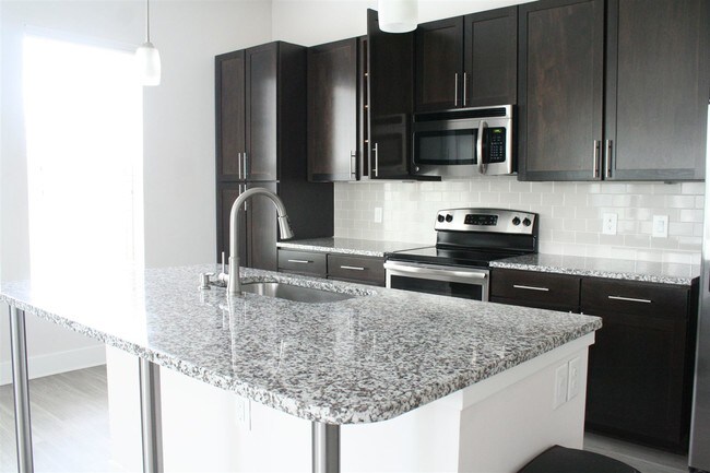 Building Photo - 795 Gateway Dr