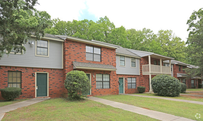 Townhouses - Alpine Village Apartments