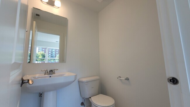 Foto del edificio - 8377 Mulberry Ave