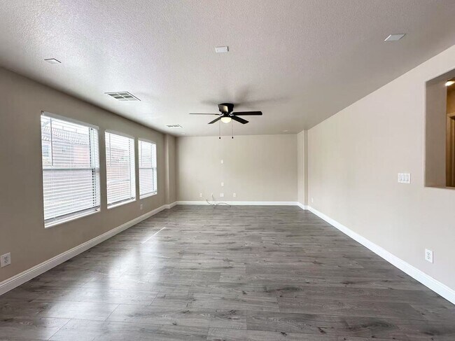 Building Photo - Wonderful 2-story single-family property w...