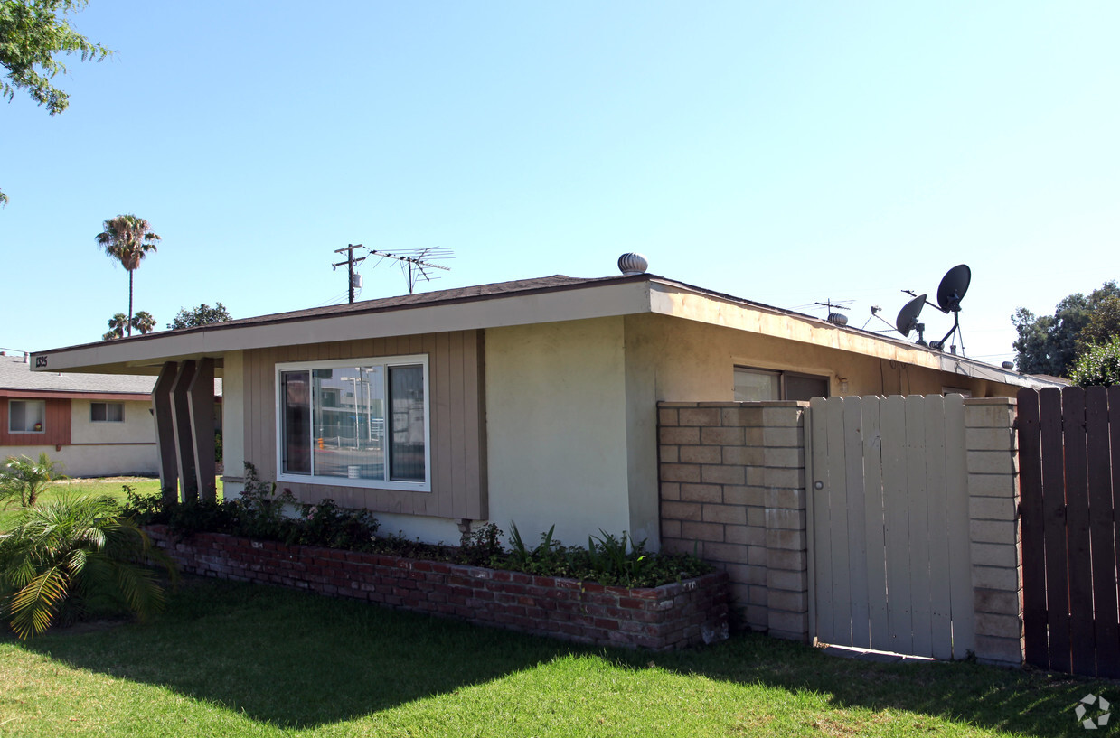 Building Photo - 1325 S Anaheim Blvd
