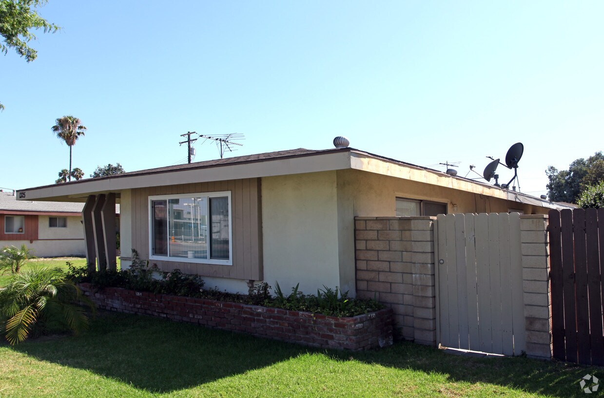 Foto del edificio - 1325 S Anaheim Blvd