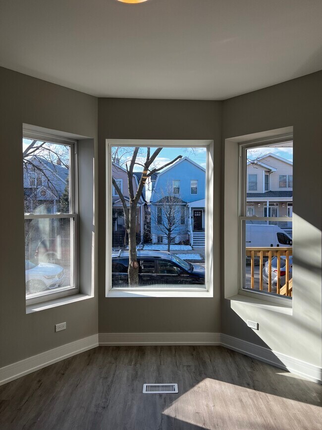 Foto del edificio - 3411 N Troy St