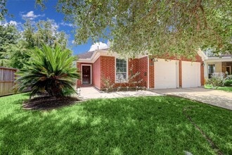 Building Photo - 2116 Breezeway Ln
