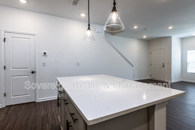 Building Photo - 5542 Highland St