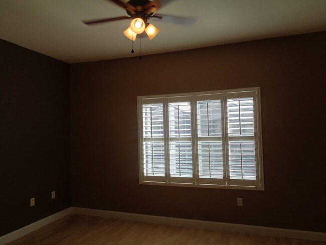 Foto del edificio - 4455 E Paradise Village Pkwy S