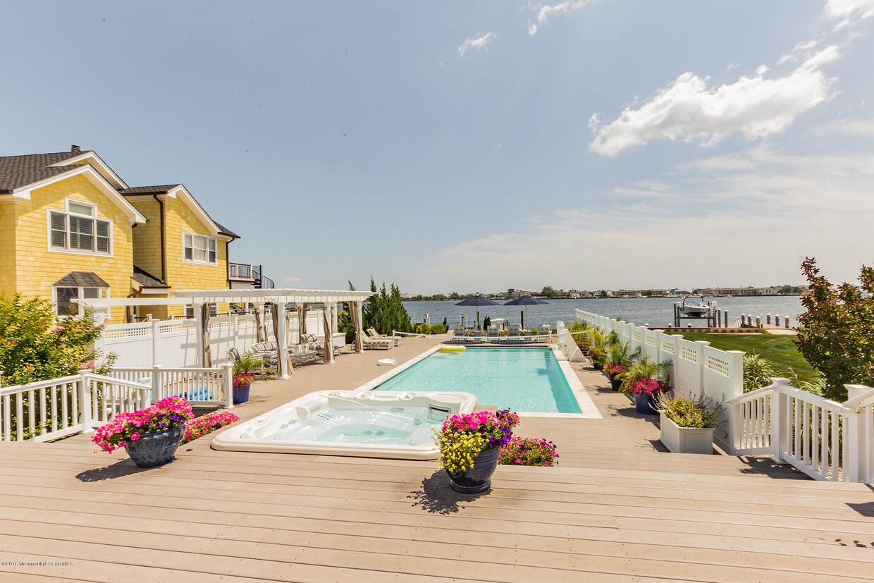 Foto principal - 75 Monmouth Pkwy
