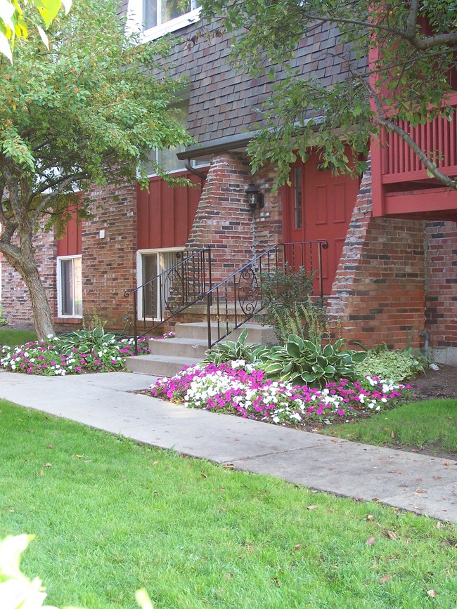 Building Photo - Edgebrook Estates