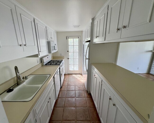 Building Photo - 46105 Portola Ave