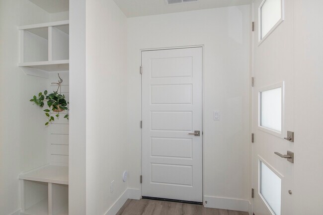 Building Photo - 516 Violets Cove Ln