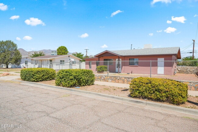 Building Photo - 4913 Sierra Madre Dr