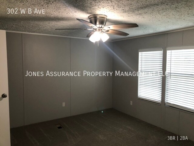 Building Photo - 302 W B Ave