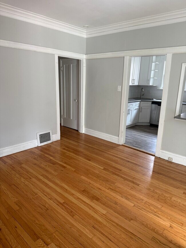 Foto del edificio - 2439 W Byron St