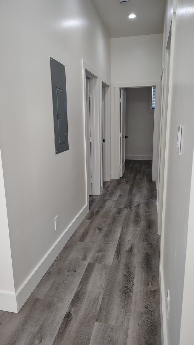 Building Photo - 720 37th St