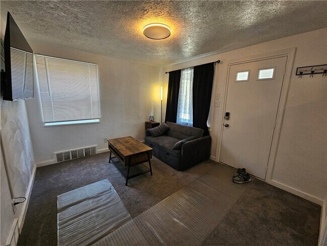 Foto del edificio - 4205 Stanton Ave