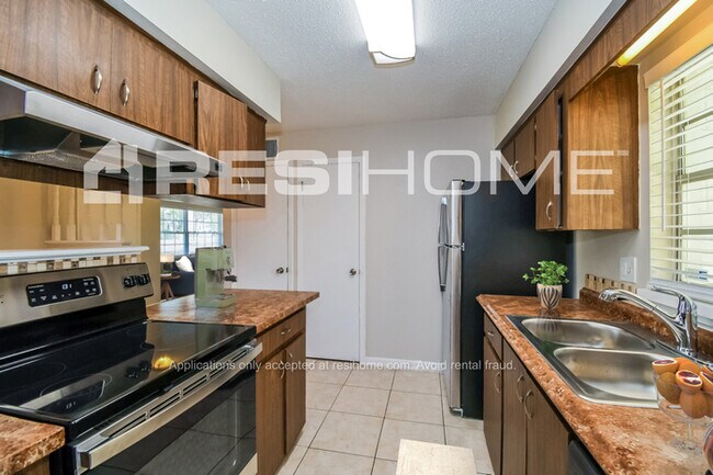 Building Photo - 8368 Geoffrey Ct