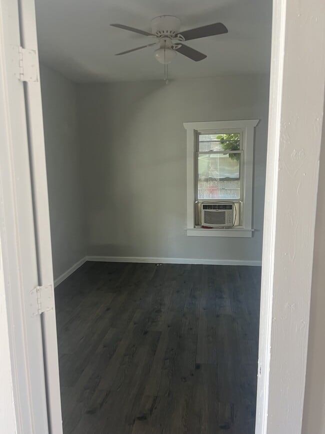 Building Photo - 2119 W Sherman Ave