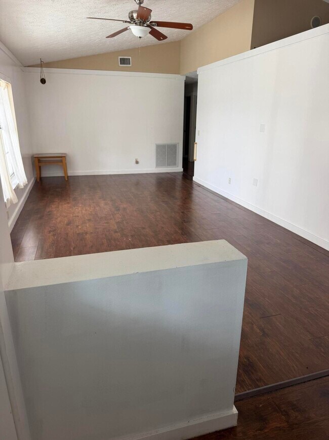 Foto del edificio - 641 NW Billiar Ave