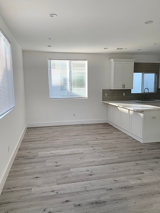 Building Photo - 7131 La Cienega Blvd