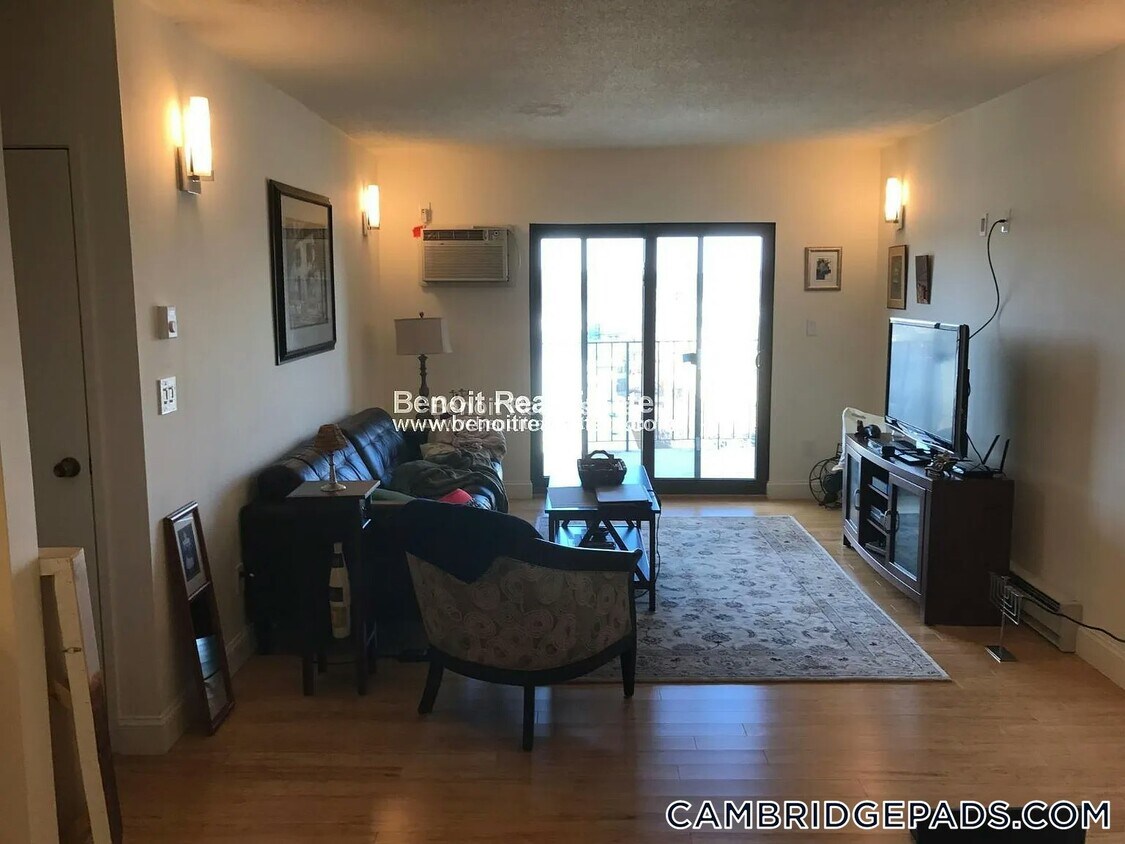 Foto principal - 2353 Massachusetts Ave