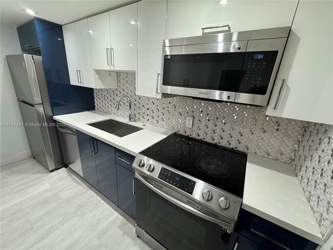 Foto del edificio - 1251 NE 108th St