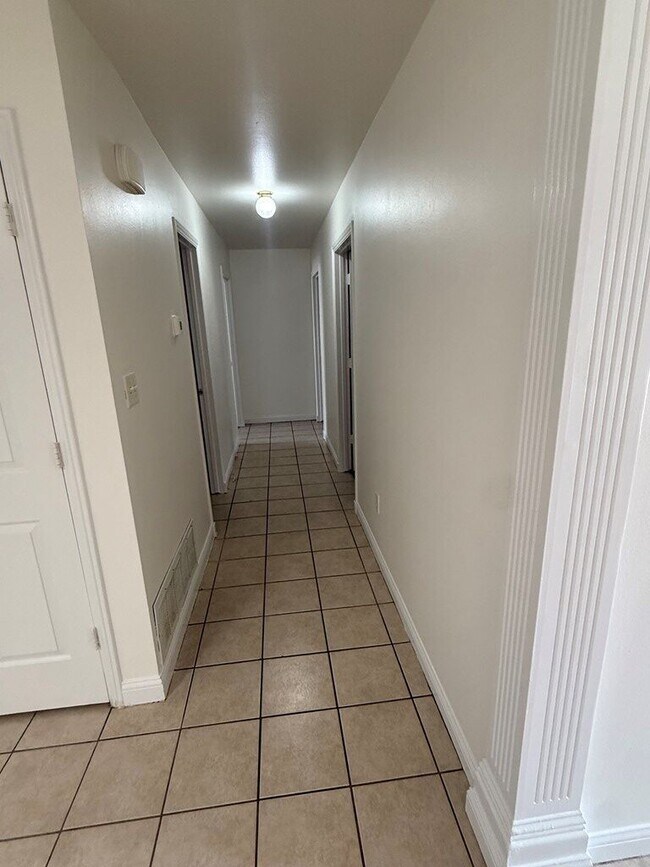 Building Photo - 106 Blue Dr