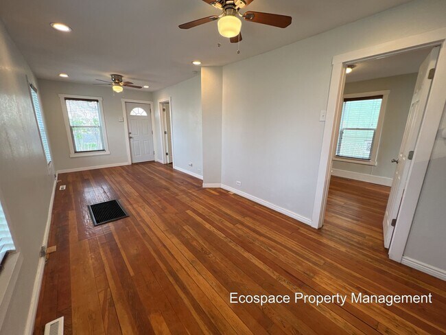 Building Photo - Cozy 2 Bed 1 Bath Bungalow in Denver's Globeville Neighborhood
