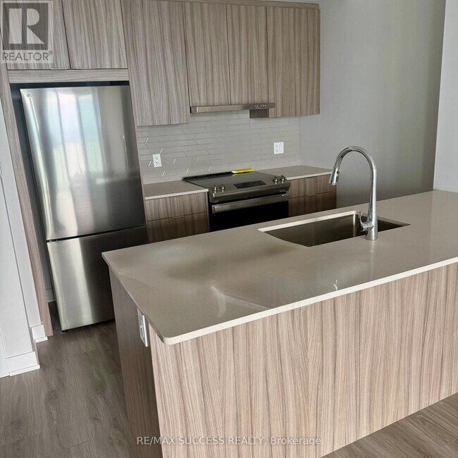 Photo du bâtiment - 430 Square One Dr