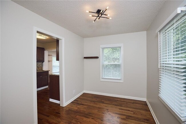 Building Photo - 1235 Beechview Dr SE