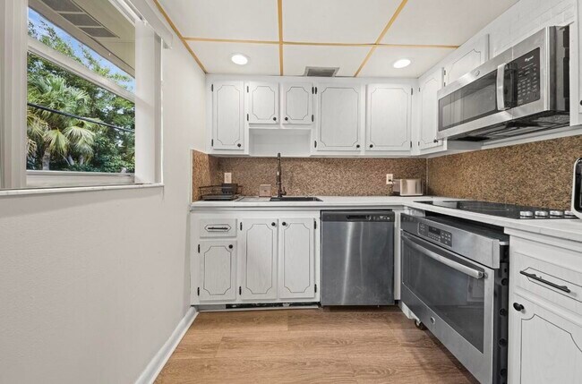 Foto del edificio - 336 Brittany Ave