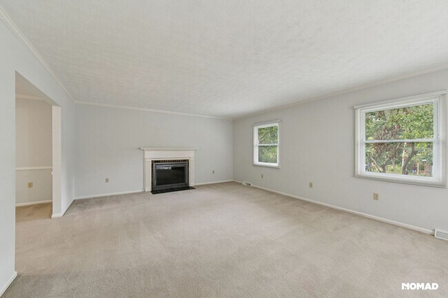 Building Photo - Spacious 4BR House in Asheville