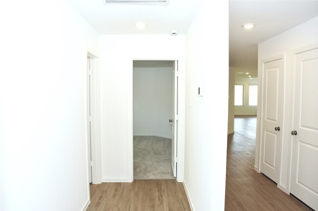 Building Photo - 5135 Sunvalley Bend Dr