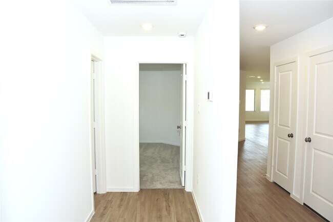 Foto del edificio - 5135 Sunvalley Bend Dr