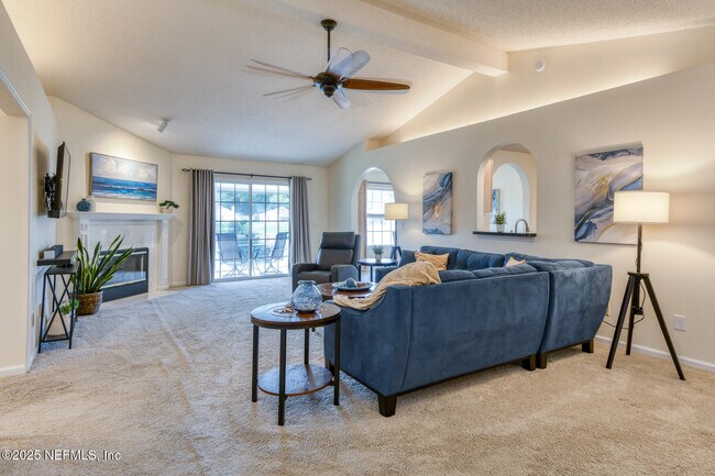 Foto del edificio - 7596 Fawn Lake Dr N