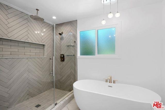 Foto principal - 7436 Del Zuro Drive, Los Angeles, CA 90046...