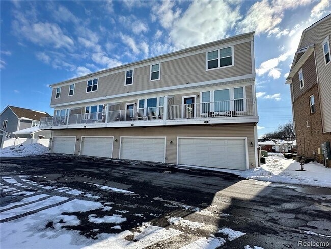 Building Photo - 2500 Normandy Rd