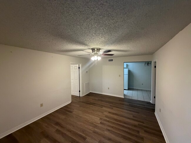 Building Photo - 6377 Quin Dr