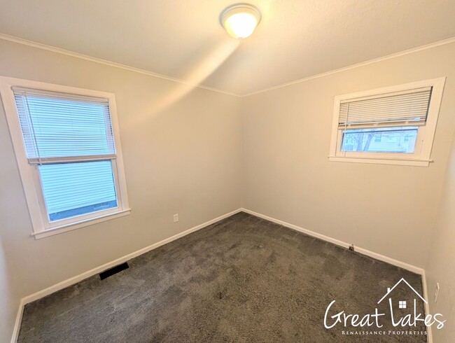 Building Photo - $200 OFF FIRST MONTH'S RENT - Stunning 2 B...