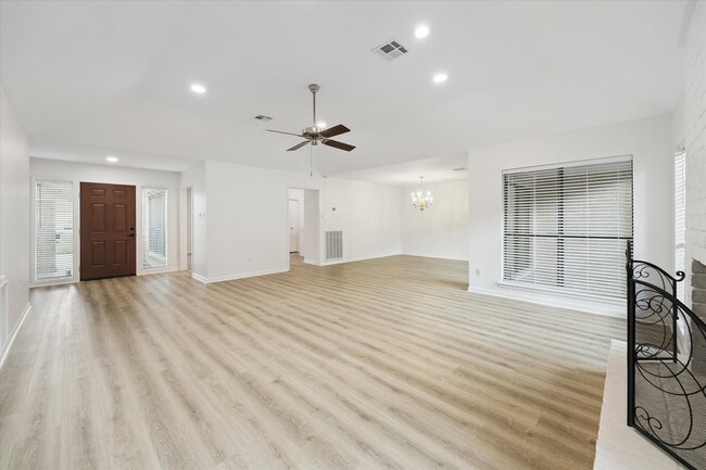 Building Photo - 15703 Whitewater Ln