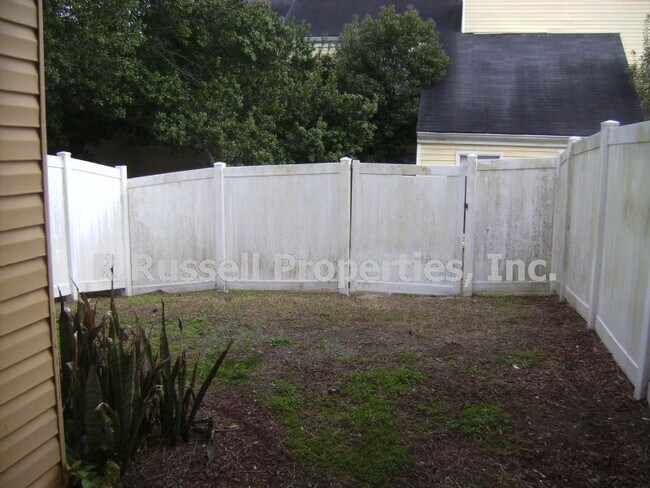 Building Photo - 222 Daisy Ln