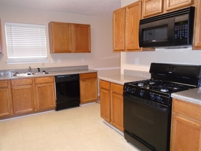 Foto del edificio - 204 Rankin Cir
