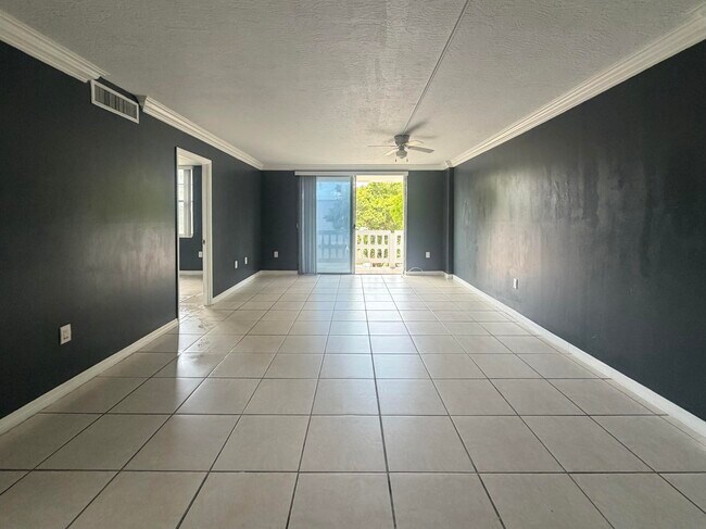Foto del edificio - 15600 NW 7th Ave