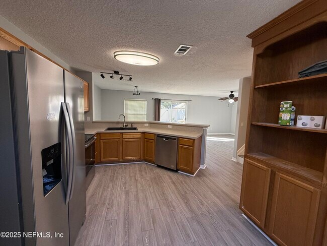 Foto del edificio - 1865 Green Springs Cir