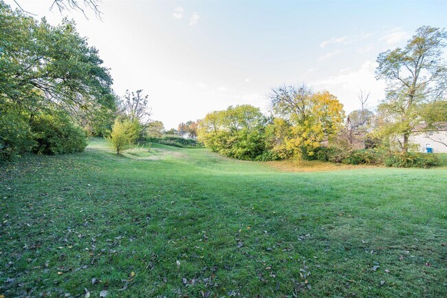 Foto del edificio - 459-120 Sycamore Ct