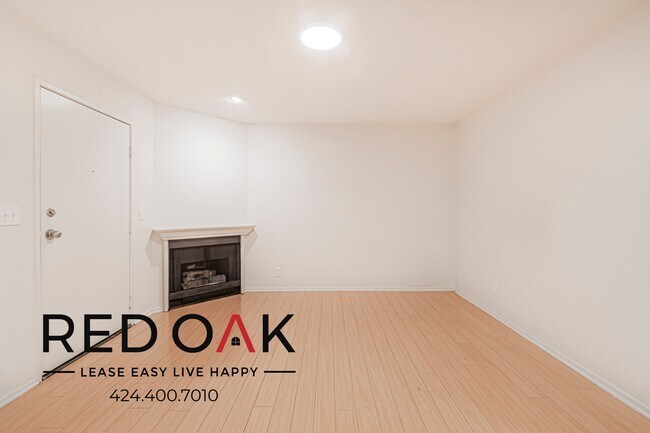 Building Photo - 4651 Cahuenga Blvd