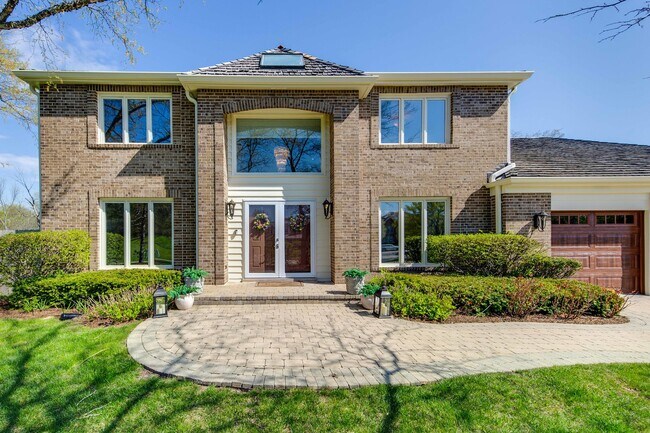 Building Photo - 120 S Basswood Rd