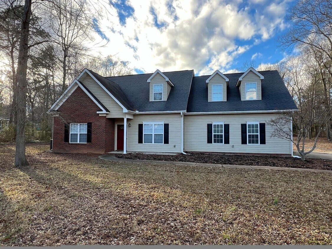 Foto principal - 3 Bedroom single family home in Indian Trail