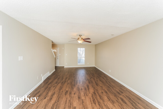 Foto del edificio - 4657 Lindawood Ln